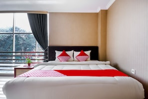 Desk, free WiFi, bed sheets