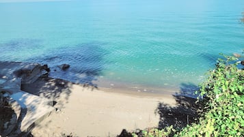 Camastros y toallas de playa