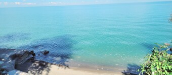 Lakefront Oasis Retreat Private Beach-Hot Tub-Pet Friendly-3 Bd/2 B-King Suite
