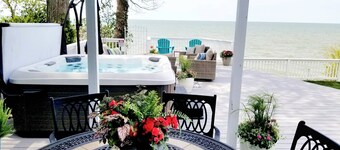Lakefront Oasis Retreat Private Beach-Hot Tub-Pet Friendly-3 Bd/2 B-King Suite