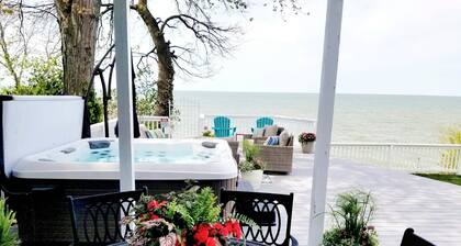 Lakefront Oasis Retreat Private Beach-Hot Tub-Pet Friendly-3 Bd/2 B-King Suite