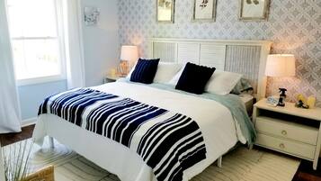 3 bedrooms, desk, iron/ironing board, travel crib