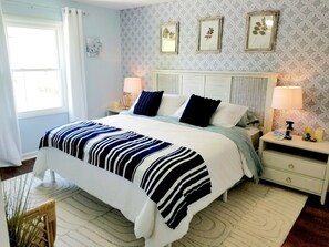 3 chambres, bureau, fer et planche à repasser, lit parapluie