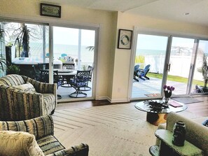 TV connectée, cheminée, Netflix, Hulu