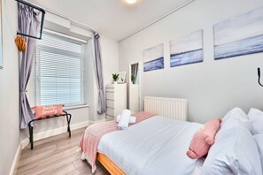 Premier Apartment, 1 Double Bed with Sofa bed - Princess Red - Portrush by the Sea (Portrush)