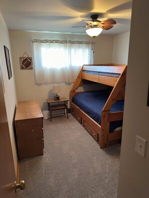3 bedrooms, free WiFi, bed sheets