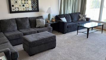 TV connectée, jeux vidéo, lecteur de DVD, baby-foot