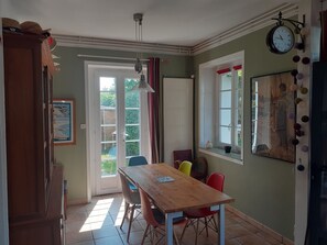 Dining - Maison Quartier Boisvinet à 50m de la Plage du Vieux Môle (ST GILLES CROIX DE VIE)