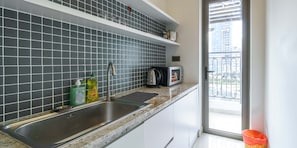 Estúdio luxo | Cozinha privada | Geladeira, cooktop, panela elétrica de arroz