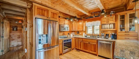 Cabin, Multiple Beds, Hot Tub | Private kitchen | Fridge, microwave, oven, stovetop