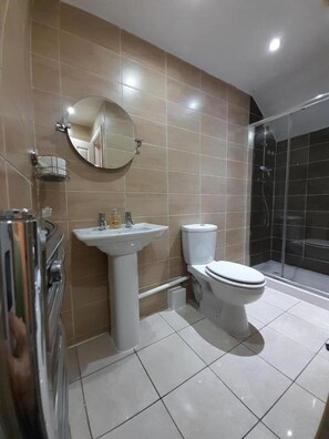 Apartment, Multiple Beds | Bathroom | Shower, hair dryer, towels