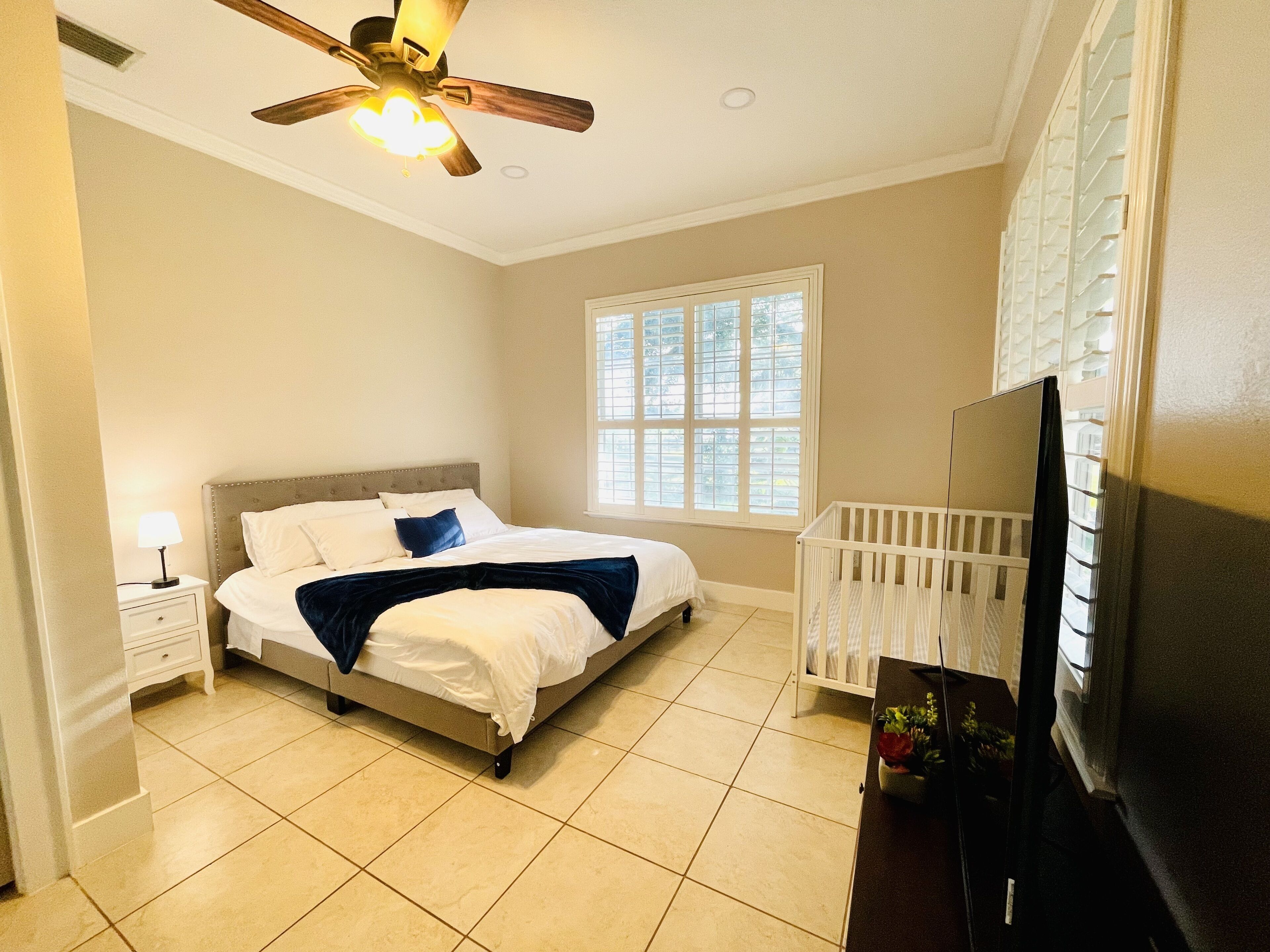 Family vacation dream - all king size beds - SLEEP 11 