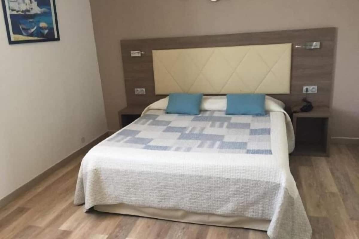 1 bedroom, in-room safe, desk, soundproofing