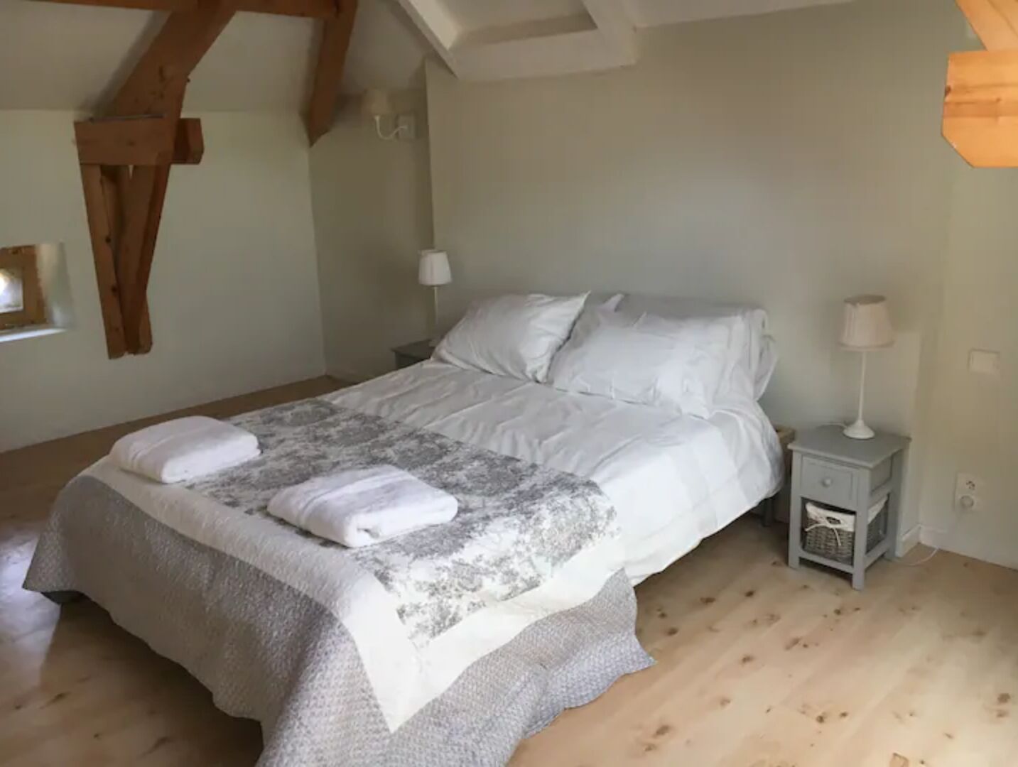 2 chambres, lit parapluie, Wi-Fi gratuit, draps fournis