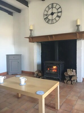 Interior - Traditional 2 Bedroom Stone Cottage, Wifi & Pool in SW France (Douzains)