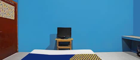 Habitación doble | Espacio para trabajar con un portátil, wifi gratis, ropa de cama
