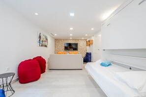 4 bedrooms, WiFi, bed sheets