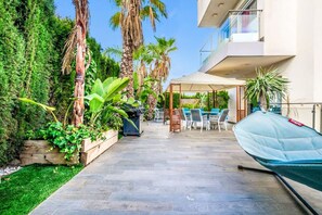 屋外ダイニングエリア