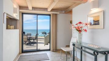 House, Multiple Beds, Fireplace, Ocean View | Interior