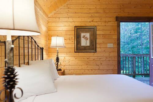 In-room safe, iron/ironing board, free WiFi, bed sheets