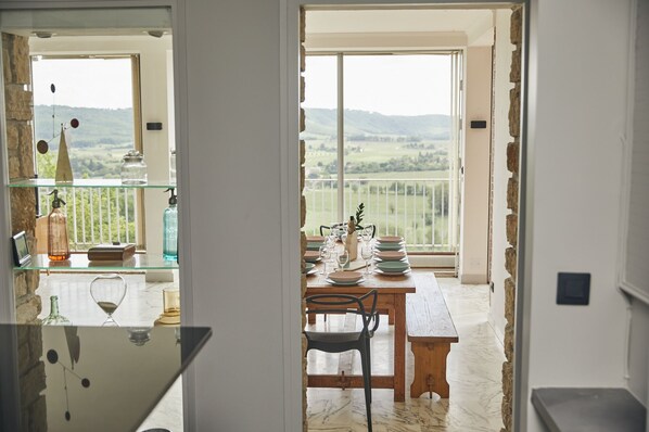 Dining - Maison Architecte Située sur les Hauteurs D'un Charmant Village Médiéval du LOT (Puy-l'Évêque)