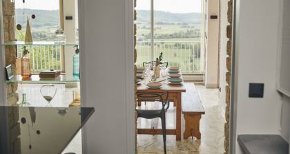 Maison Architecte Située sur les Hauteurs D'un Charmant Village Médiéval du LOT