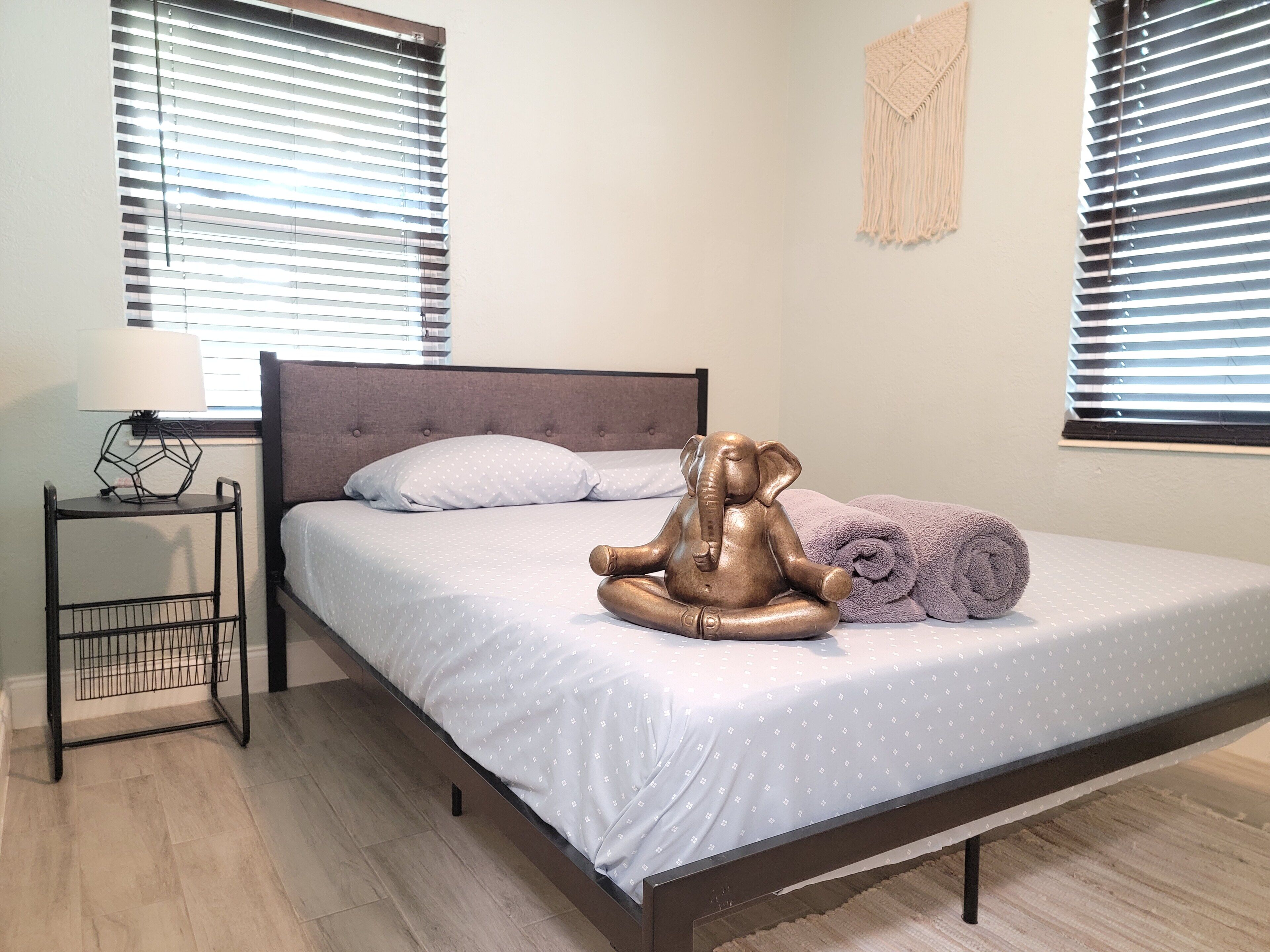 Boho Breeze Casita/ Minutes to downtown Saint Pete, FL/ Fish at Lake Maggiore