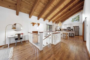 Ferienhaus, Mehrere Betten, Terrasse, Bergblick (Bright & Modern Cabin) | Innenbereich
