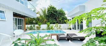 NEW! Cozy room/pool near beach/golf/restaurants/ferry-leeward residential
