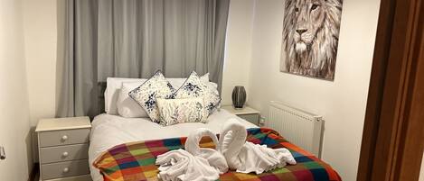 2 bedrooms, iron/ironing board, free WiFi, bed sheets