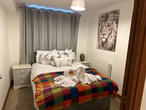 Apartment | 2 bedrooms, iron/ironing board, free WiFi, bed sheets