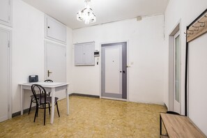 35 インチのテレビ (衛星放送視聴可)