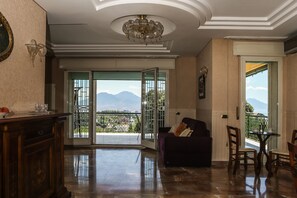 Condo | Living area - Appartamento Con Terrazzo A Capodimonte (Naples)