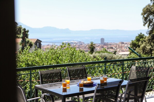 Condo | Terrace/patio - Appartamento Con Terrazzo A Capodimonte (Naples)