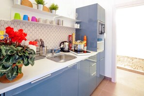 Apartment | Eigene Küche | Großer Kühlschrank, Mikrowelle, Herdplatte, Espressomaschine