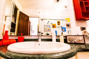 Condo | Bathroom | Separate tub and shower, free toiletries, hair dryer, bidet - Art House Arenella Con Terrazze (Palermo)