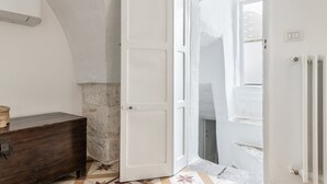 アパートメント 1 ベッドルーム | デスク、ノートパソコン用作業スペース、WiFi (無料)、ベッドシーツ