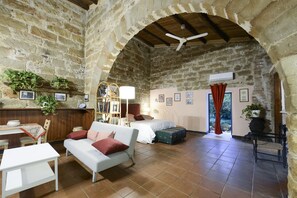 Casa | Área de estar | TV 35 polegadas com canais digitais