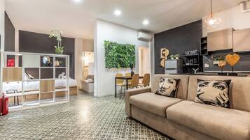 Appartamento, 1 camera da letto | Area soggiorno | TV a schermo piatto 35 pollici con canali digitali, TV