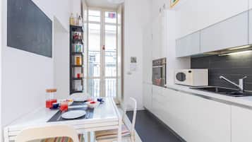 Apartment | Essbereich im Zimmer