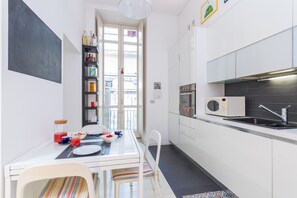 In-room dining - Duplex Apartment Pura Vida By Wonderful Italy (Turin)