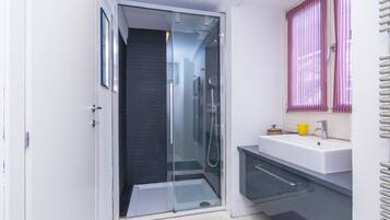 Apartment | Badezimmer | Dusche, Haartrockner, Bidet, Handtücher