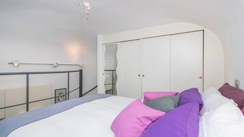 Apartment | 2 Schlafzimmer, laptopgeeigneter Arbeitsplatz, Babybetten
