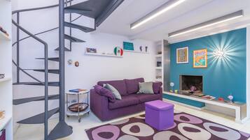 Apartment | Wohnbereich | 35-Zoll-Flachbildfernseher mit Digitalempfang, Fernseher