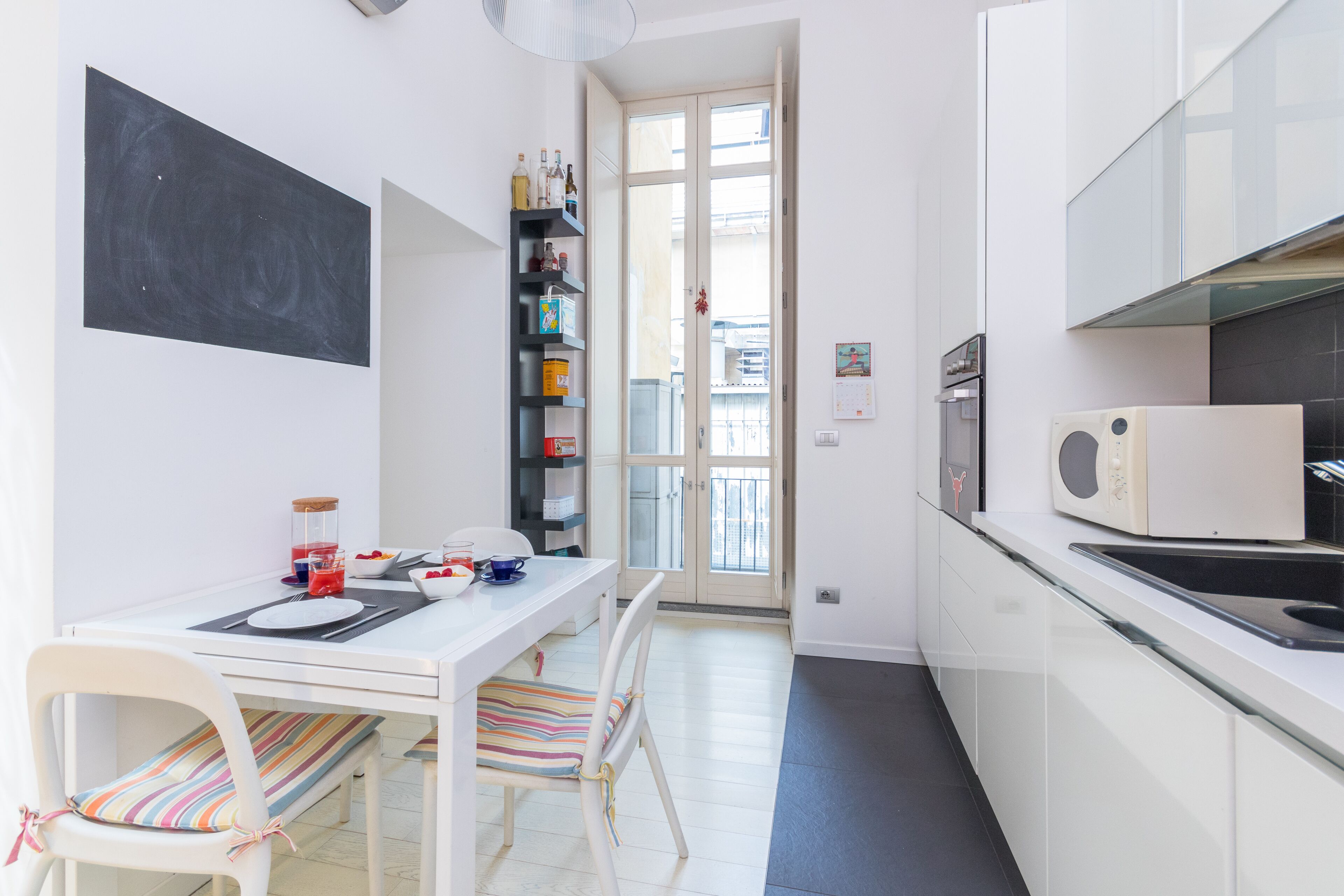 Apartment | Eigene Küche | Großer Kühlschrank, Mikrowelle, Ofen, Herdplatte