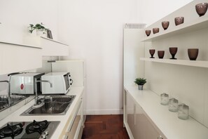 Condo, 2 Bedrooms, 2 Bathrooms | Private kitchen