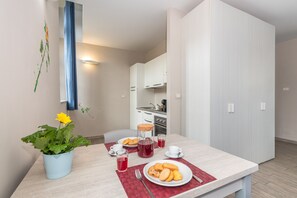 Dining room - Housing Giulia by Wonderful Italy (Turin)