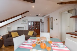 Loft, 1 Bedroom | Dining room