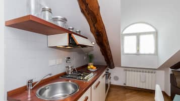 Loft, 1 Schlafzimmer | Eigene Kochnische | Großer Kühlschrank, Herdplatte, Geschirrspüler