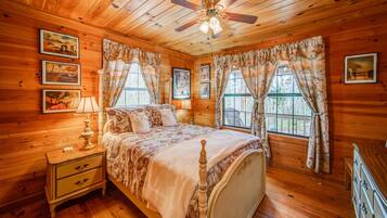 Cabin, Multiple Beds, Balcony, Mountain View (Blueridge Cabin) | 2 bedrooms, individually decorated, individually furnished, free WiFi